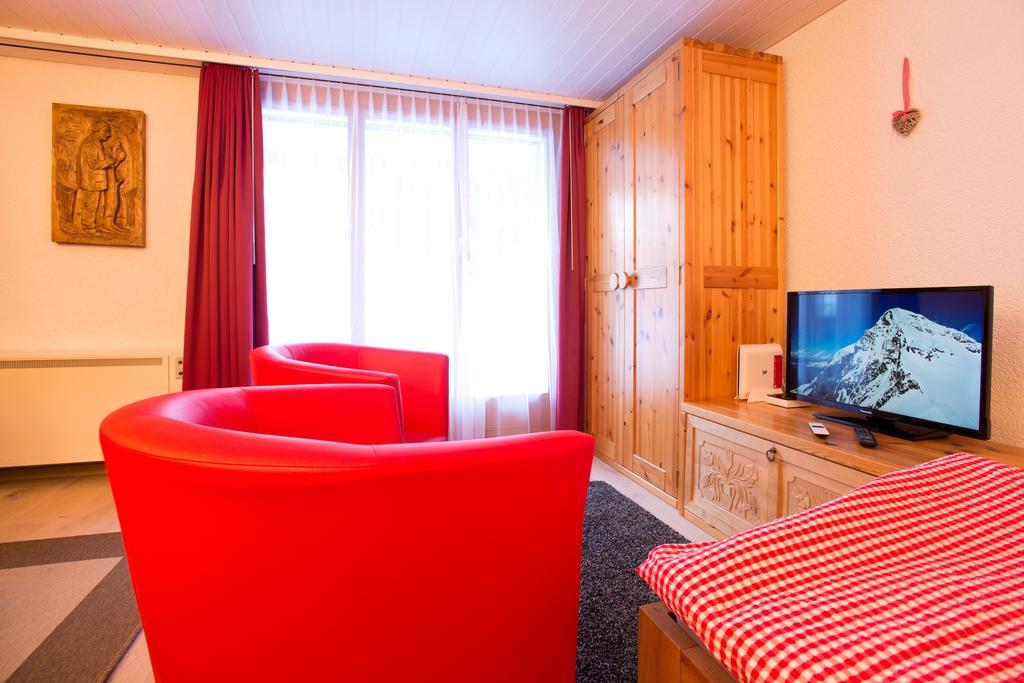 Mom - Alpine Boutique Apartments, Grindelwald Gletscher, Eiger View Terrace Studio Room photo